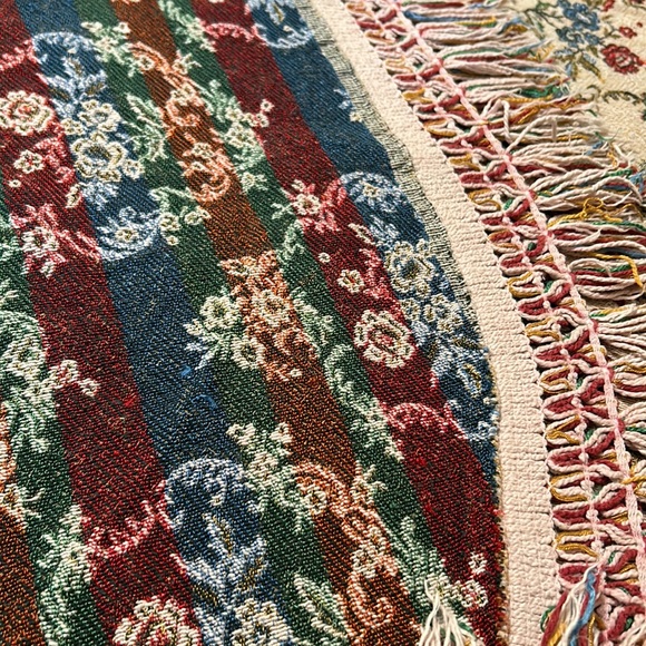 Vintage Italian made bedspread - Picture 7 of 7